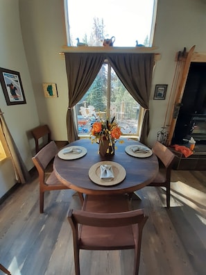 Dining - Rustic cabin in the Shaver/Huntington lake area (Lakeshore)