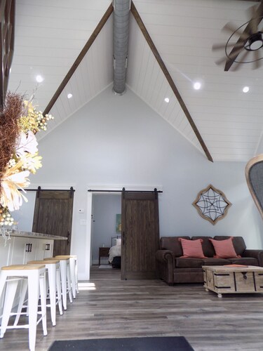 Charming house with a natural spring, fire pit, and river access