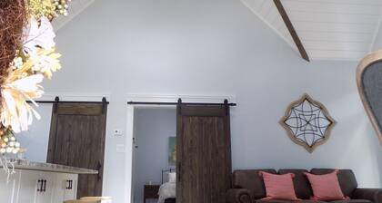 Charming house with a natural spring, fire pit, and river access