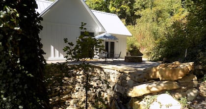 Charming house with a natural spring, fire pit, and river access