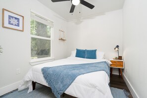 2 bedrooms, desk, iron/ironing board, free WiFi