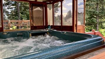 Bain à remous extérieur