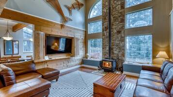 Télévision, cheminée