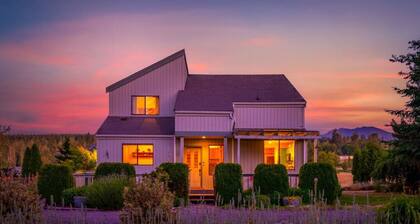 Combined Sequim · Spacious Farmhouse & Vintage Trailer on 5 Acres