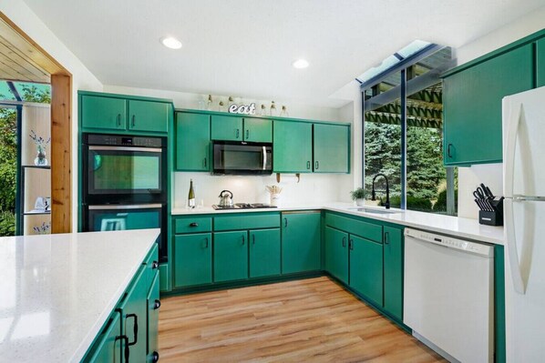 Fridge, microwave, oven, stovetop