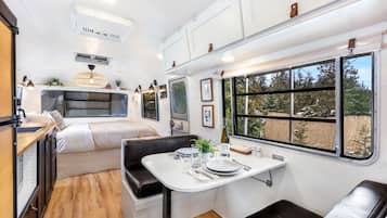 1 quarto, escrivaninha, Wi-Fi, roupa de cama