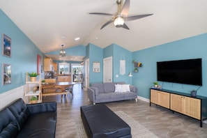 Townhome, 1 Queen Bed with Sofa bed (Shell Cottage) | Living room