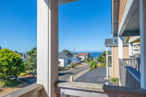 Townhome, 1 Queen Bed with Sofa bed (Shell Cottage) | Balcony