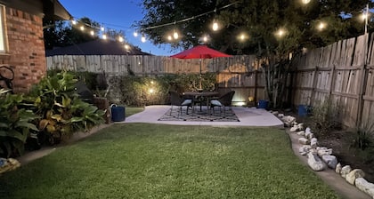 Stunning Remodeled Home, Minutes from Downtown (pet-friendly)