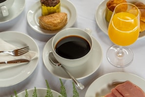 Free daily continental breakfast - Hotel Monte Brasil (Angra do Heroismo)