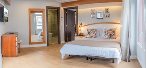 Basic Studio Suite | Minibar, desk, laptop workspace, blackout drapes - Hotel Monte Brasil (Angra do Heroismo)