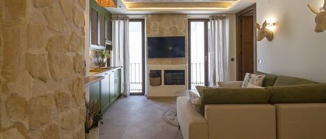 Smart TV, fireplace