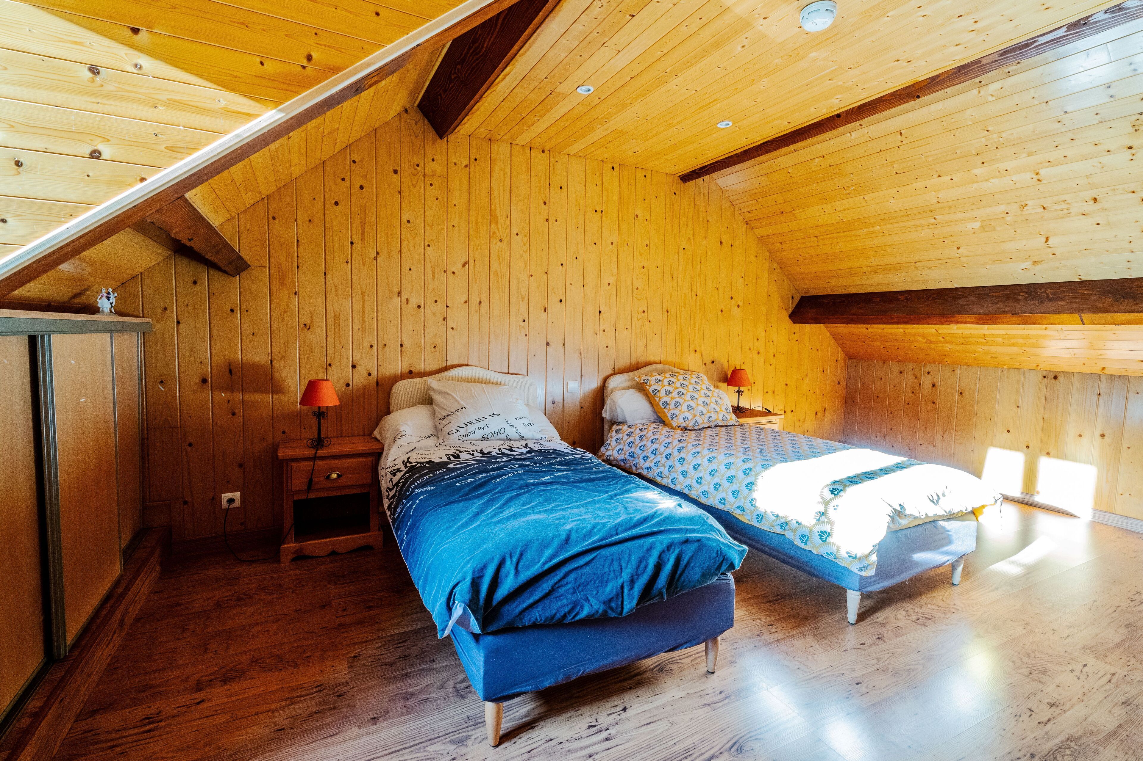 3 slaapkamers, een bureau, geluiddichte muren