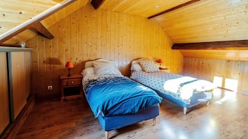 3 slaapkamers, een bureau, geluiddichte muren