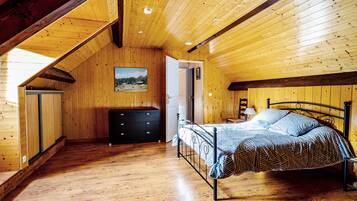 3 chambres, bureau, chambres insonorisées, fer et planche à repasser