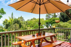 屋外ダイニングエリア