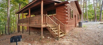 Cabin G at Safe Harbor Brady Mountain on Lake Ouachita!