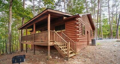 Cabin G at Safe Harbor Brady Mountain on Lake Ouachita!