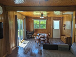 Smart TV, stereo - 2-Bedroom Cottage On Lake Ainlsie Private Beach, Enjoy Fishing & Swimming. (INVERNESS)