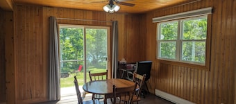 2-Bedroom Cottage On Lake Ainlsie Private Beach, Enjoy Fishing & Swimming.