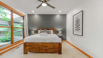 4 bedrooms, desk, iron/ironing board, free WiFi