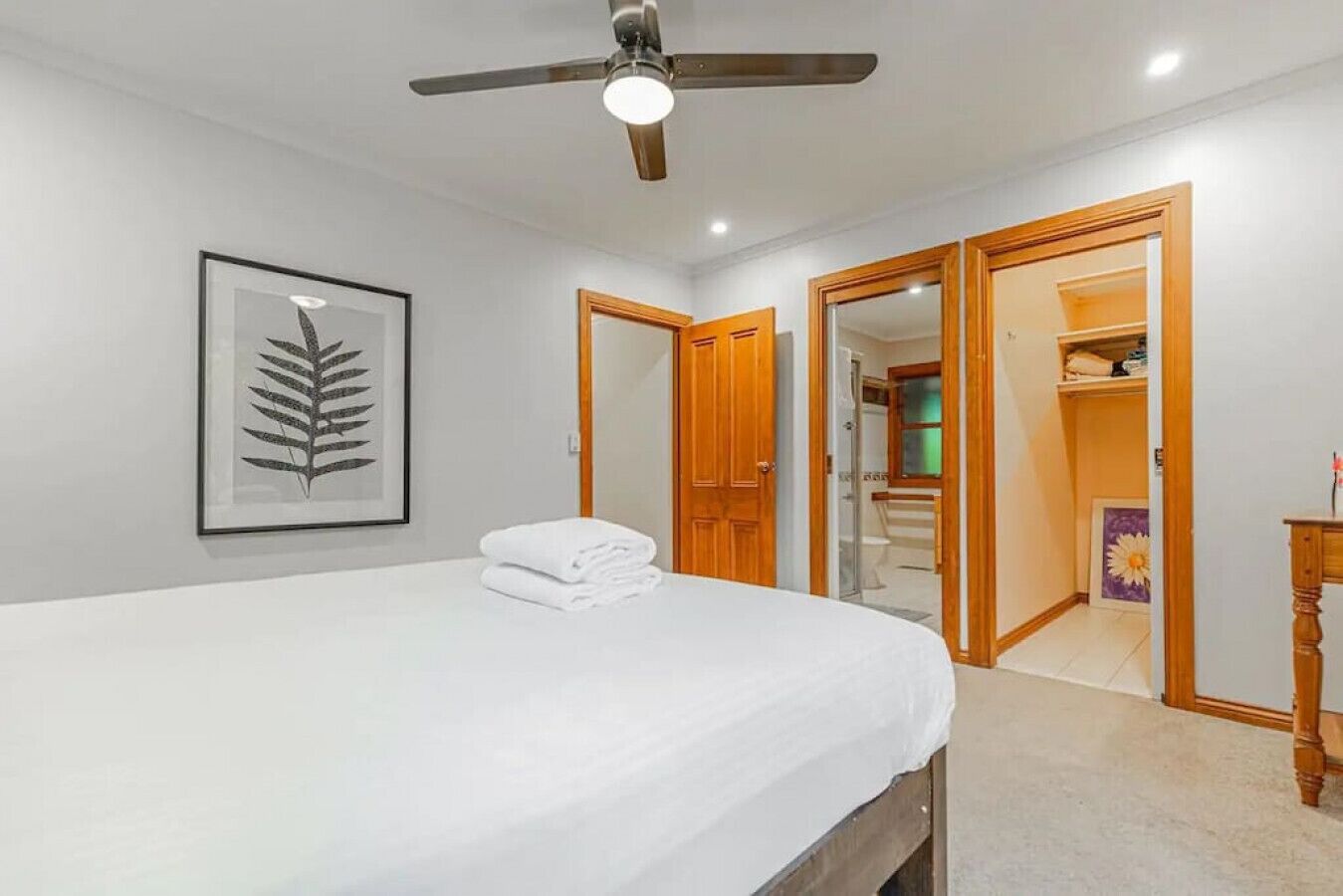 4 bedrooms, desk, iron/ironing board, WiFi (free)