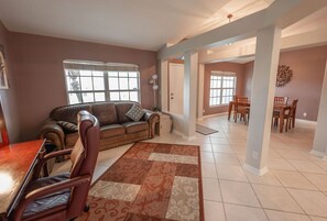 Smart TV, books, offices - Heated Salt Water Pool Home- Sleeps 12- Putting Green (Port St. Lucie)