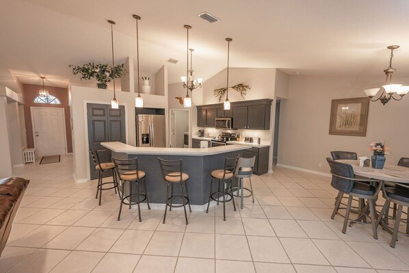 Fridge, microwave, oven, stovetop - Heated Salt Water Pool Home- Sleeps 12- Putting Green (Port St. Lucie)