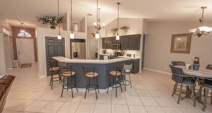 Heated Salt Water Pool Home- Sleeps 12- Putting Green