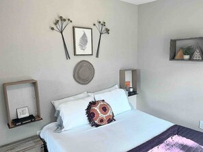 1 bedroom, iron/ironing board, free WiFi, bed sheets - Quiet, Cozy Guesthouse with privacy (Manvel)