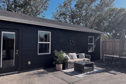 Quiet, Cozy Guesthouse with privacy