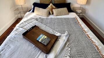 2 habitaciones, escritorio, tabla de planchar con plancha y wifi gratis