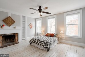 4 bedrooms, WiFi, bed sheets