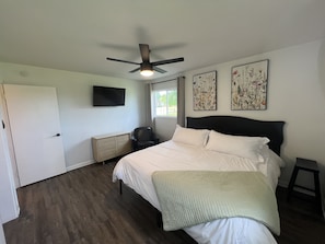 3 bedrooms, desk, free WiFi, bed sheets