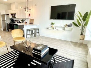 Interior - Modern 1 Bdrm King-mins to NYC,EWR,PRU,NJPAC, Dwntwn Newark, MetLife (Elizabeth)