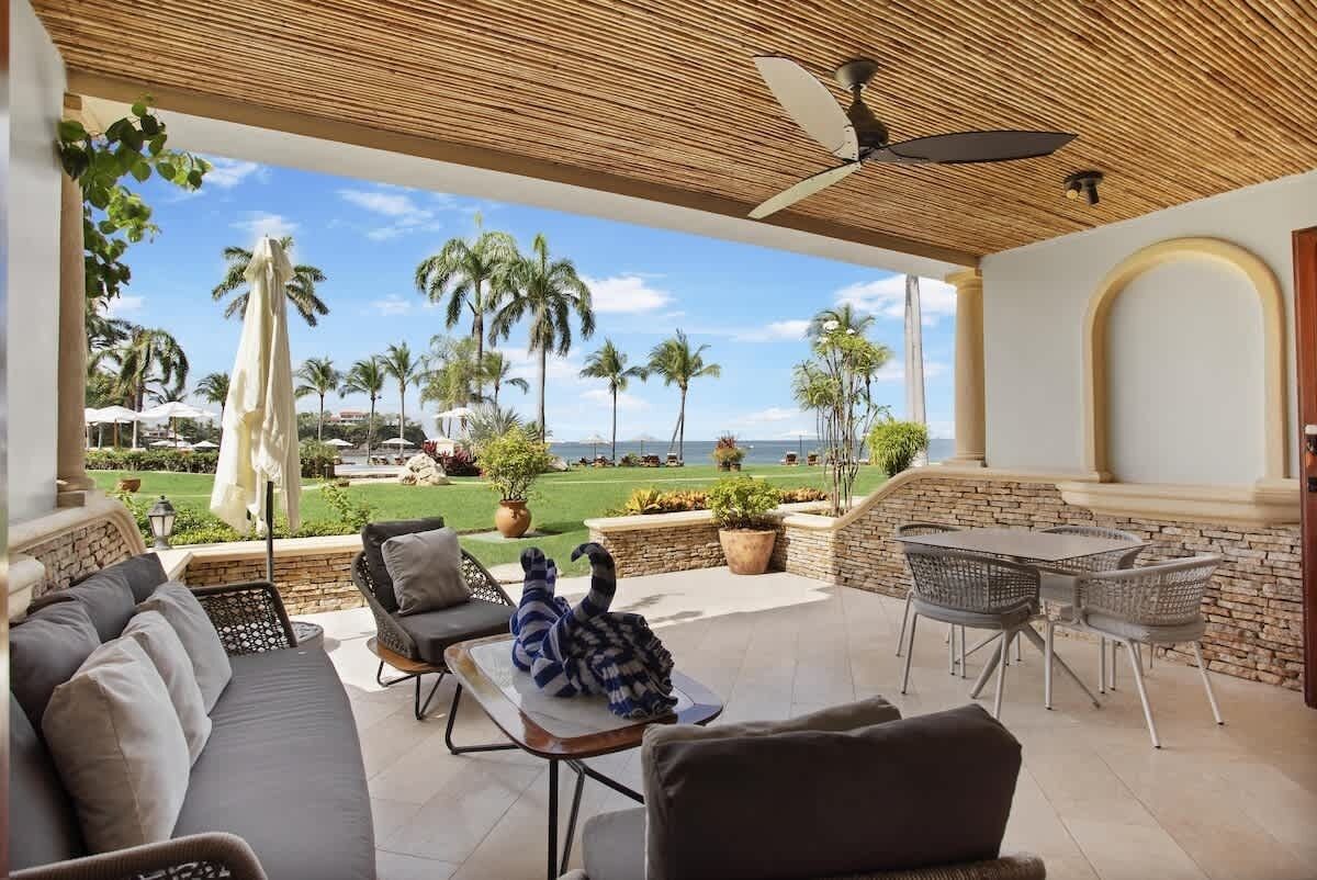 屋外ダイニングエリア