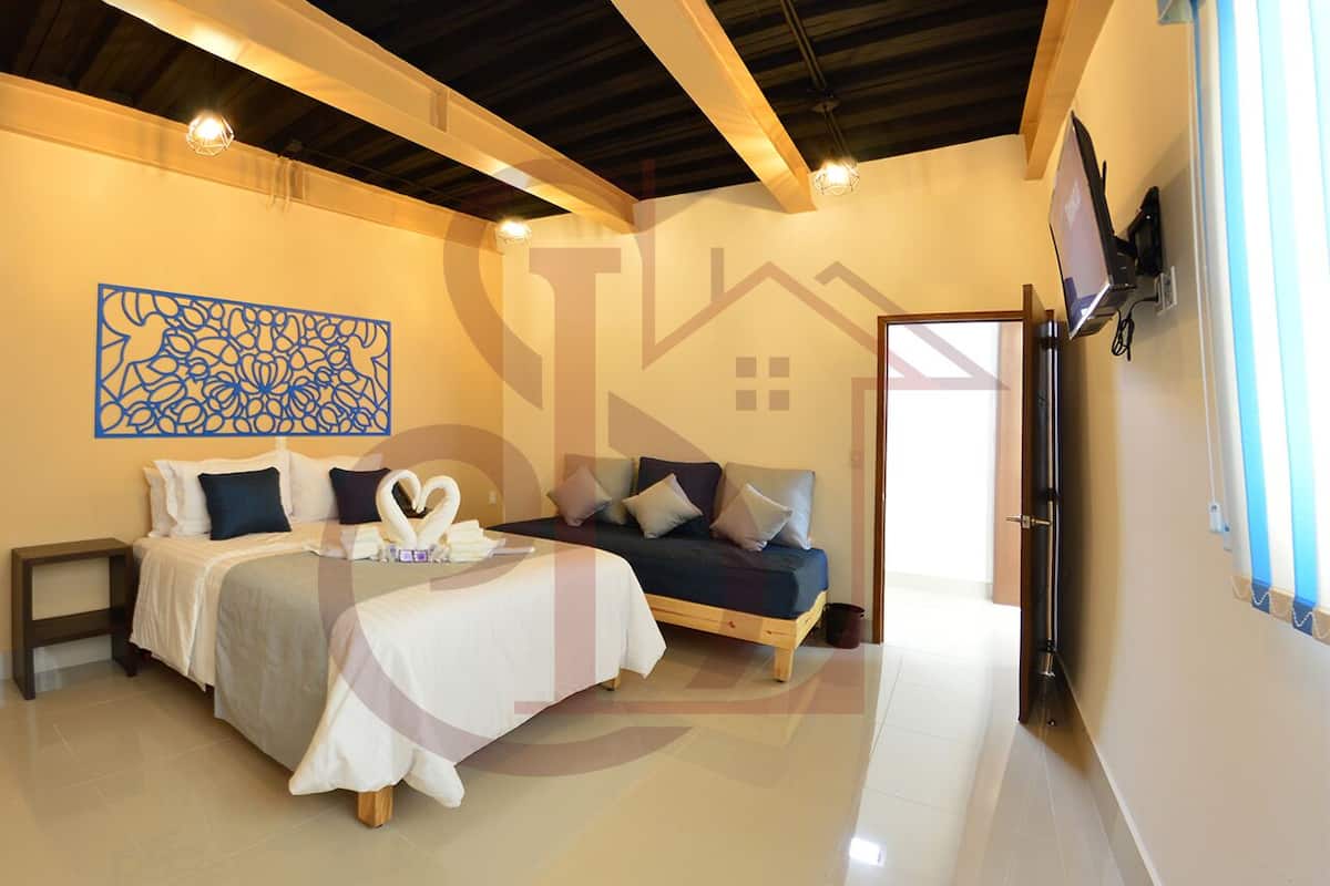 Habitació Deluxe, 1 llit de matrimoni, accessible, amb bany privat | Roba de llit d'alta qualitat i cobrellits