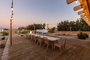 Outdoor dining - Desert Moon: Fenced  Private Acre with Cowboy Pool, Spa, Sauna and Hammocks (Thousand Palms)