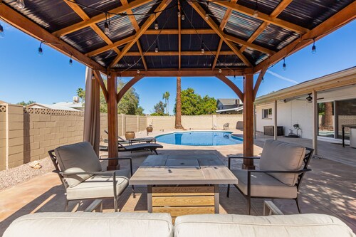 4b Tempe Beautiful backyard pool & firepit