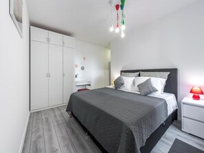 3 bedrooms, iron/ironing board, Internet, bed sheets - Holiday Home Nest - Three Bedroom Holiday Home with Swimming Pool (Mlini)