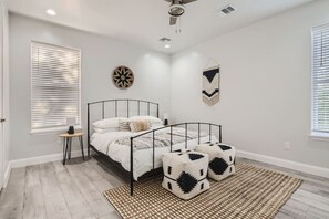 5 bedrooms, desk, iron/ironing board, travel crib