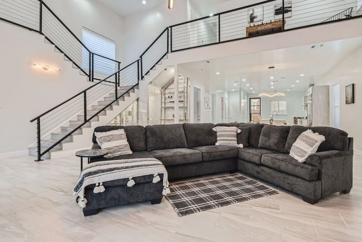 Central San Antonio High End Home Near Riverwalk + Downtown / 5BR / Pool