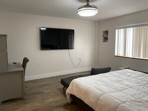 1 bedroom, free WiFi, bed sheets - Modernized Studio Apartment in Gadsden, AL (Gadsden)