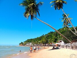 Beach nearby, white sand, 10 beach bars