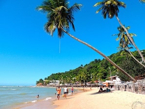 Beach nearby, white sand, 10 beach bars