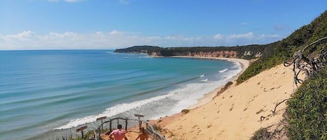 在海灘附近、白沙、10 間海灘酒吧