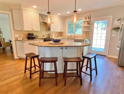 Beautiful Trumbull Home -Game Room, Backyard Oasis
