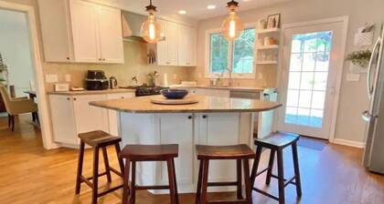 Beautiful Trumbull Home -Game Room, Backyard Oasis