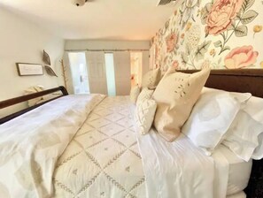 3 bedrooms, desk, WiFi