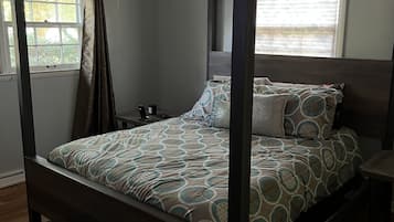 4 bedrooms, iron/ironing board, free WiFi, bed sheets